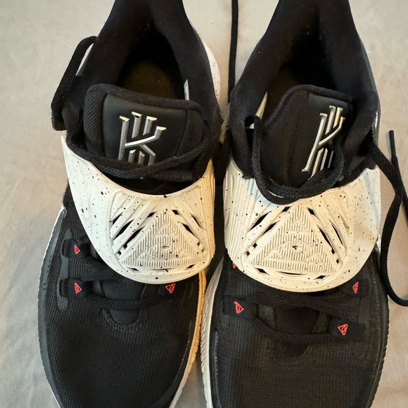 Nike Kyrie 3 Team Low Black White ! SOLID SHOES! For the collectors. - Picture 12 of 16